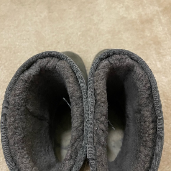 UGG Australia Classic Short Boots Size 8 Color Grey - Picture 8 of 10